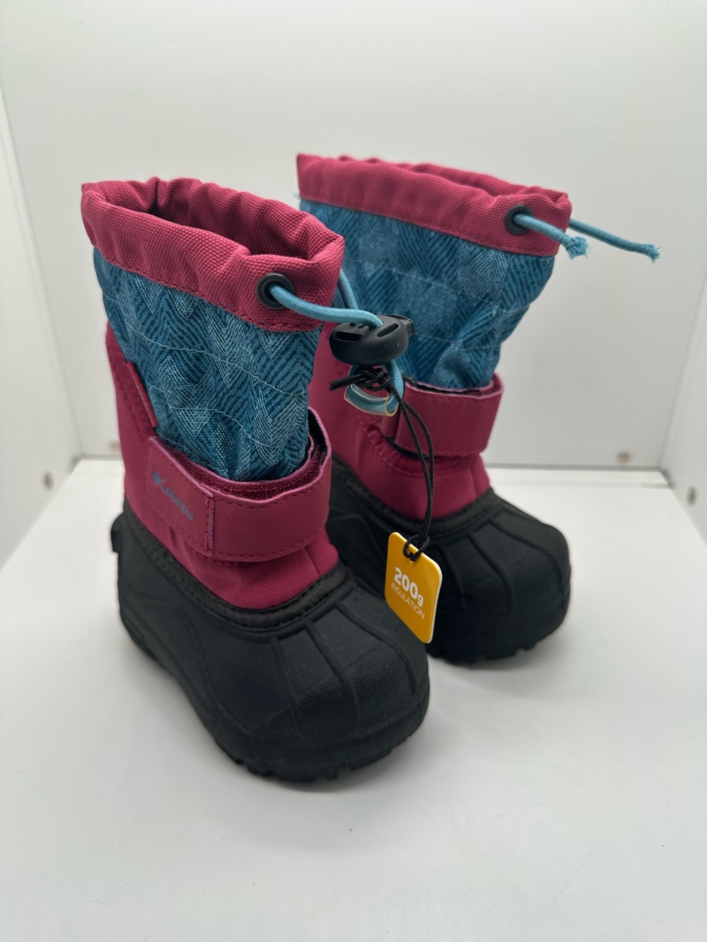 Columbia Kids Snow Boots Size 5
READ Description.